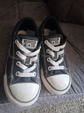 Used Converse Toddler Black and White Low Top Sneakers Size 10